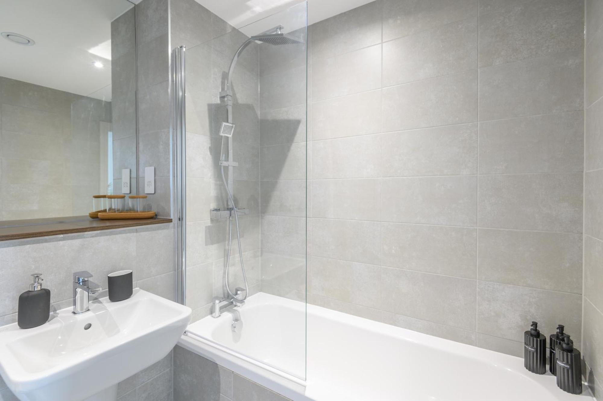 Superior 1 Bed Apartment By Leeds Train Staiton Dış mekan fotoğraf
